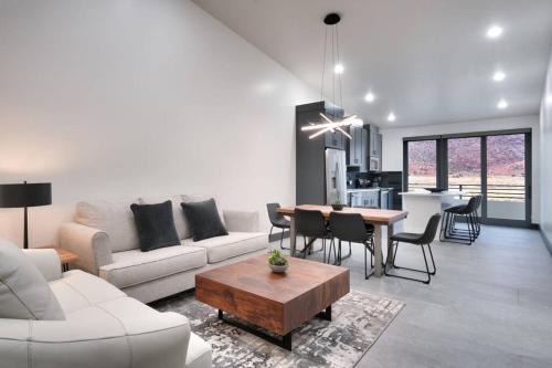 Moab South Valley Apartment | Vizcaya #5 - Moab's Newest Luxury Rental with Private Hot Tub