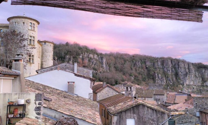 Vogue Apartment | Vogüé meublé 2 étoiles, La plus belle vue de Vogüé