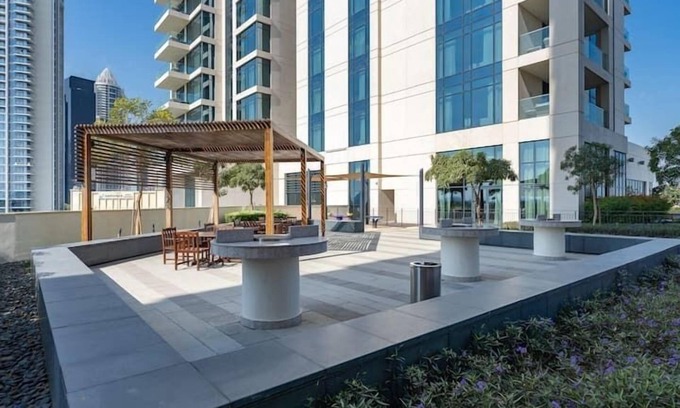 Dubai Apartment | Vogue Golf Views - Vida Emirates Hills