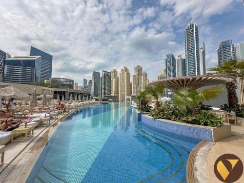 Dubai Marina Apartment | Vogue in Heart of Marina One Bedroom Apartment located on 26th Floor with Balcony and access to all Amenities, Direct Access to Dubai Marina Mall