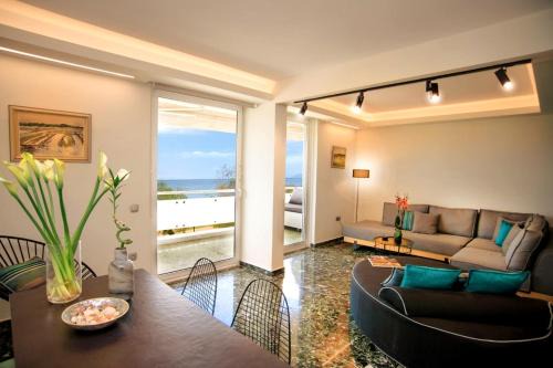 Vouliagmeni Apartment | Vouliagmeni Kavouri Beachfront Apartment