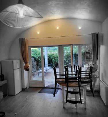 Montaigut-le-Blanc Apartment | voute atypique 40 m2