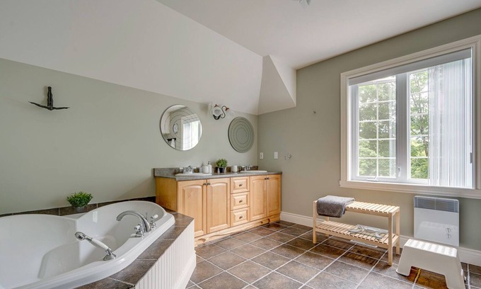 Lac-des-Seize-Iles House | Vrbo Property