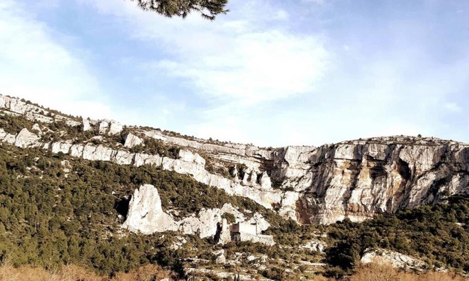 Fontaine-de-Vaucluse Apartment | Vue panoramique sur le château,montagne et grottes