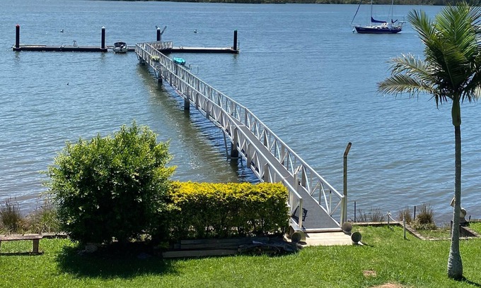 Brisbane Waterfront House | WAHINE GETAWAY-ISLAND STYLE 2 Bedroom Waterfront with jetty & private pontoon