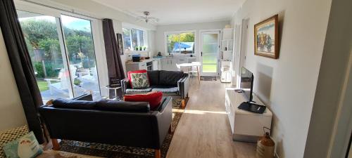 Waikanae House | Waikanae Beach Suite Retreat
