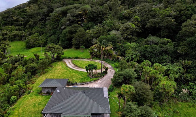 Opononi House | Waiotemarama Falls Lodge - private holiday home