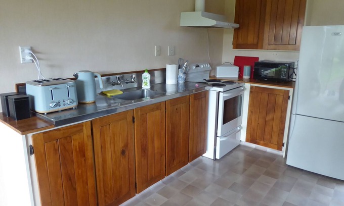Greytown Apartment | Wake to birdsong and smell the flowers at Rose Cottage .