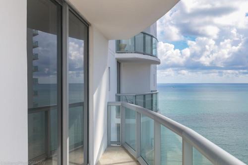 Sunny Isles Beach Apartment | Wake Up to 360 Views, Beachfront Terrace 25th floor at Marenas Beach Resort