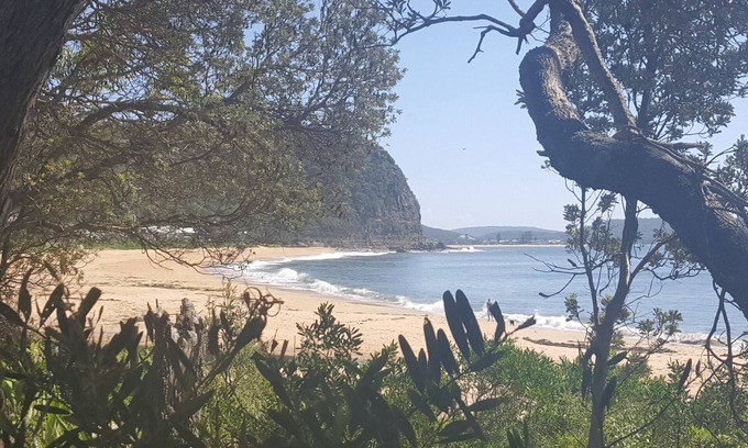 Umina Beach House | Wake up to the birds, fall asleep to the surf at Umina beach Bungalow