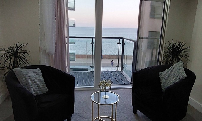 Castle Apartment | Wake up to the sound of the sea