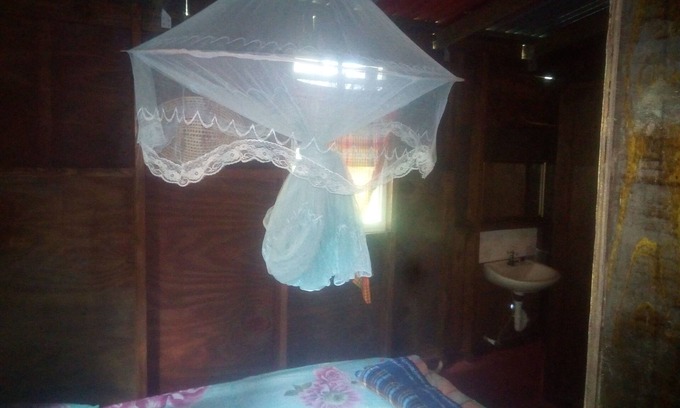 Wotten Waven Cabin | Wale's Yard, Breadfruit Tree Room, clean and comfortable