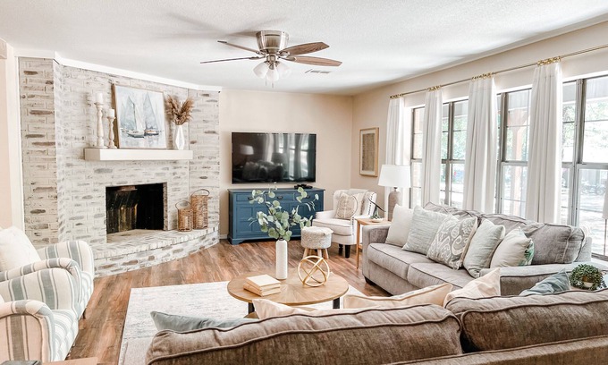 Kingston House | Walk 2 Shore, Boat Ramp, Pool Table, Shuffleboard, Fire Pit, WIFI, Pet Friendly