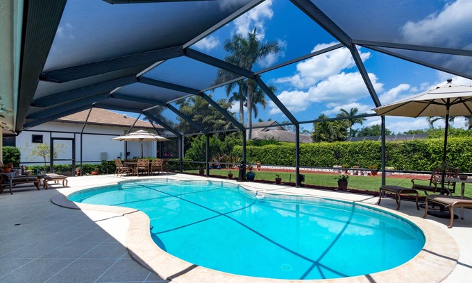 Moorings House | Walk/Bike to Beach, Restaurants & Shops