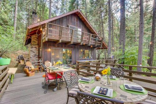 Arnold House | Walk Downtown Arnold Cabin with Large Deck!