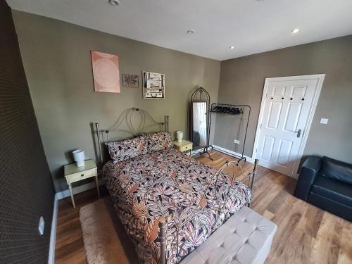 Selhurst Apartment | Walk from East Croydon Train Station