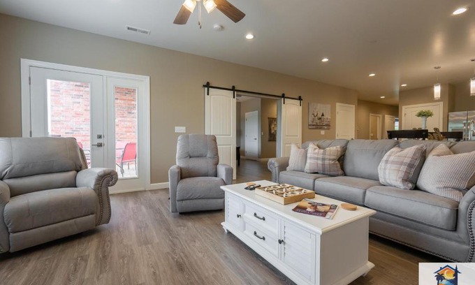 Branson House | Walk-in - Close to 76 Strip - Resort Amenities - FREE TICKETS INCLUDED - FH-G203