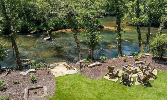 Mineral Bluff Cabin | Walk out to the Toccoa- Luxury Riverfront. Hot tub