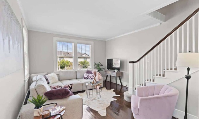 Columbia Condo | Walk To 5 Points, King Bed, 3 TVs, Outdoor Patio