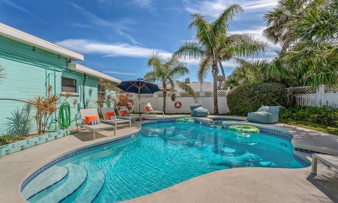 Daytona Beach House | Walk to Beach | Heated Pool | Private In-Law Suite | Great For Families & Groups