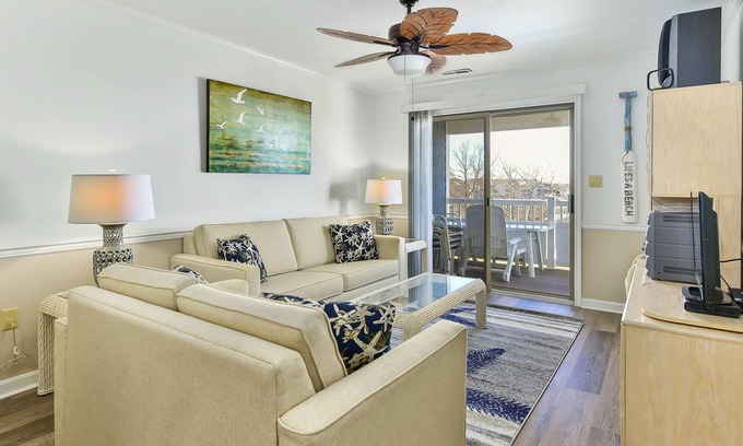 Heron Harbour Isle Condo | Walk to Beach 3rd-Floor Condo w/Large Balcony, Sunset Views & Shared Pools