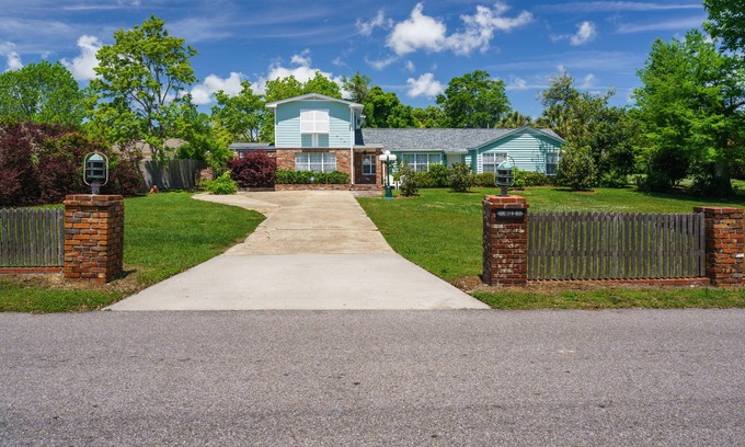 Long Beach House | WALK TO BEACH, 5 BEDROOM, PRIVATE POOL,