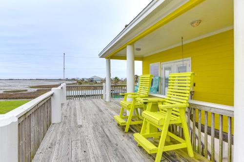 Gilchrist House | Walk to Beach Bayfront Gilchrist Getaway!