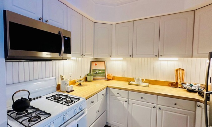 Petoskey House | Walk to Downtown, Cozy, Charming 3BR/1.5 BA with Heat & AC