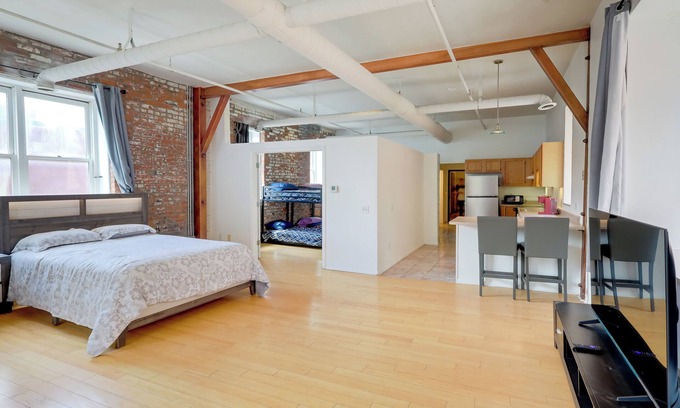 Old Market Condo | Walk to Eats, Galleries & Shops: Dtwn Omaha Condo