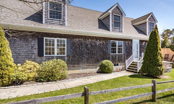 Edgartown House | Walk to Edgartown Wharf - Upgraded Vineyard Home with A/C and Outdoor Area