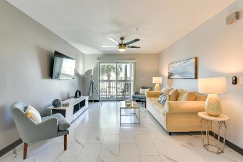 Indian Bayou Apartment | Walk to Golf Course and Beach Modern Destin Condo