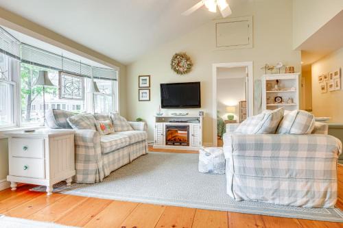 Kennebunkport House | Walk to Goose Rocks Beach Quiet Townhome with Patio