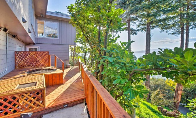 Point Richmond Apartment | Walk to Keller Beach Waterfront Studio with Hot Tub