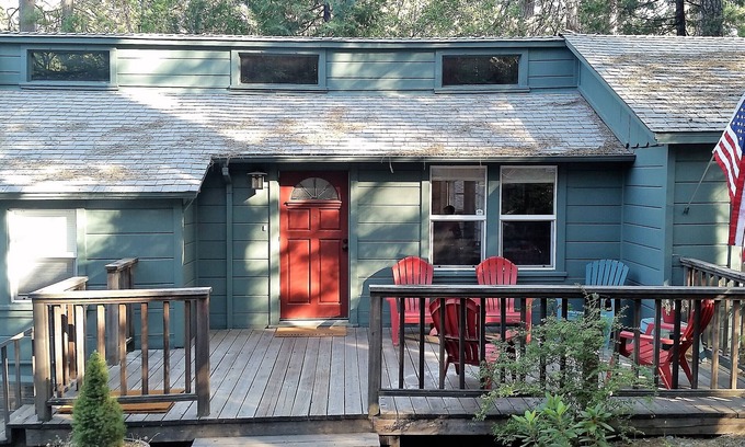 Twain Harte Cabin | Walk to Lake from Renovated Twain Harte Cabin