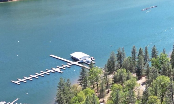 Lakehead House | Walk to Lake/Marina, Game Rm, Hot Tub, Sleeps 10 - Shasta Lakeshore Retreat #12