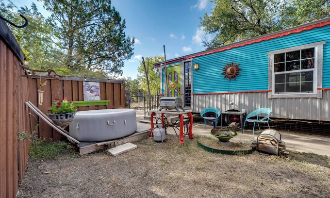 Lakeway Apartment | Walk to Lake Travis: Austin Tiny Home w/Hot Tub!
