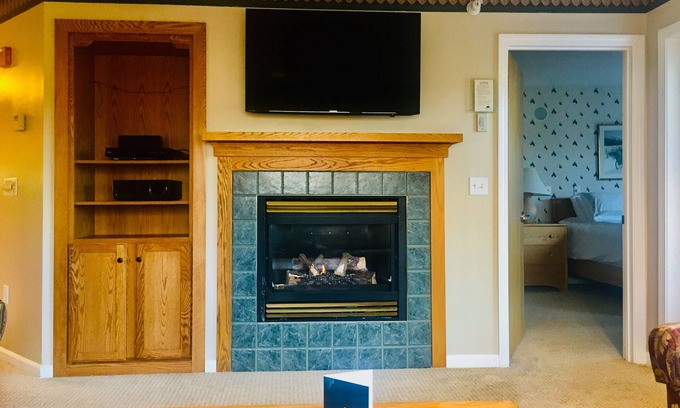 Jeffersonville Condo | Walk to lifts condo with mountain view, heated pool, fireplace, & fitness room