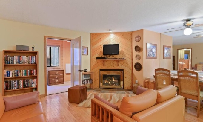 Angel Fire Condo | Walk to Lifts | Cozy Condo | Fireplace | Gold Dust E1