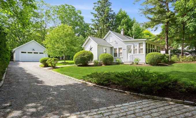 Mattituck Cottage | Walk to Love Lane! Immaculately renovated private cottage.