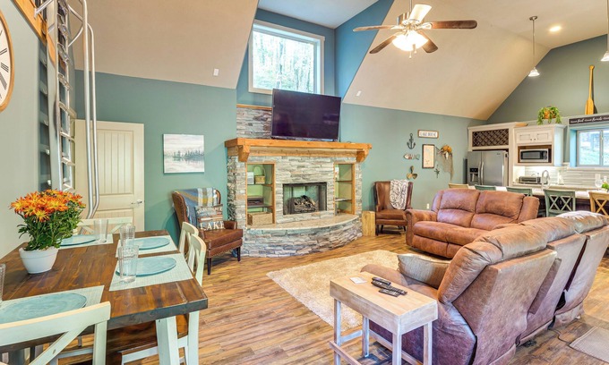 Smithville House | Walk to Marina: Center Hill Lake Home w/Hot Tub