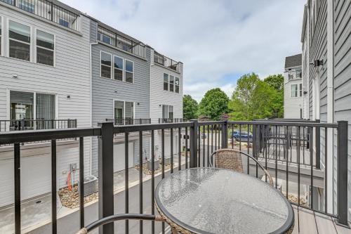 Charlotte House | Walk to Music Factory Townhome with Rooftop Deck!