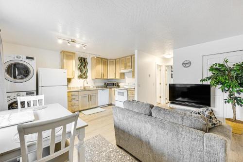 Soldotna Apartment | Walk to Parks Snug Soldotna Sanctuary!