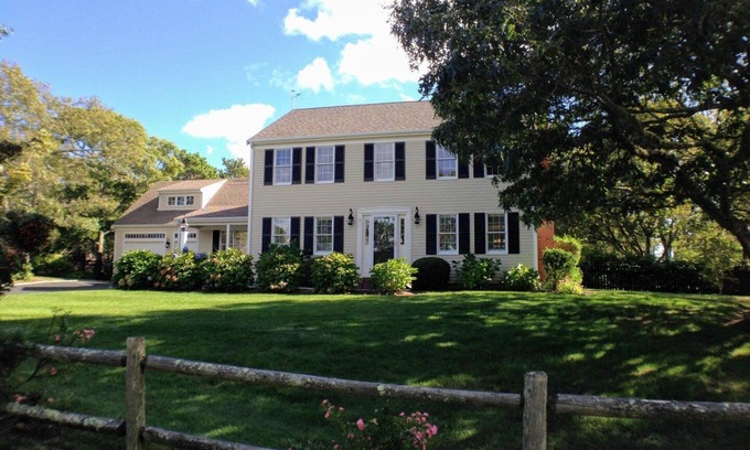 South Chatham House | Walk to Pleasant Street Beach, Renovated, Central AC, King Bed!