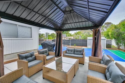 Old Poway House | Walk to Poway Farmers Market Family Retreat!