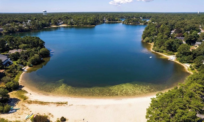 East Harwich House | Walk to Private Beach on Buck's Pond!