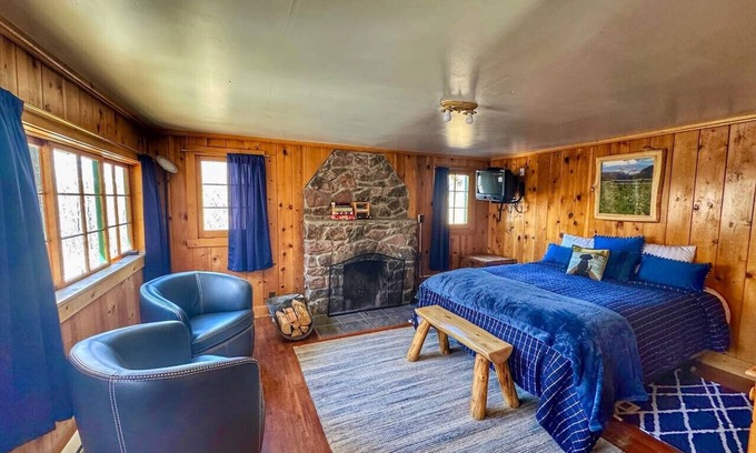 Grand Lake Cabin | Walk to public beach and town!