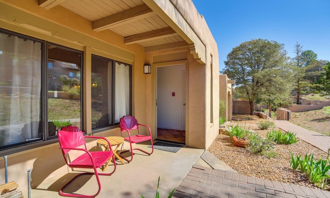 Northeast Santa Fe Condo | Walk to Santa Fe Plaza: Condo w/Pool & Hot Tub!