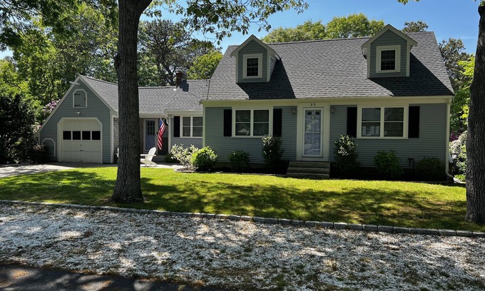 East Falmouth House | Walk to the beach from the cutest house ever!