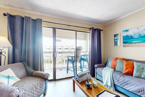 Galveston Apartment | Walk to the beach