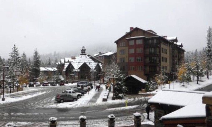 Truckee Villa | Walk to the Slopes - Sleeps 8 in Luxury